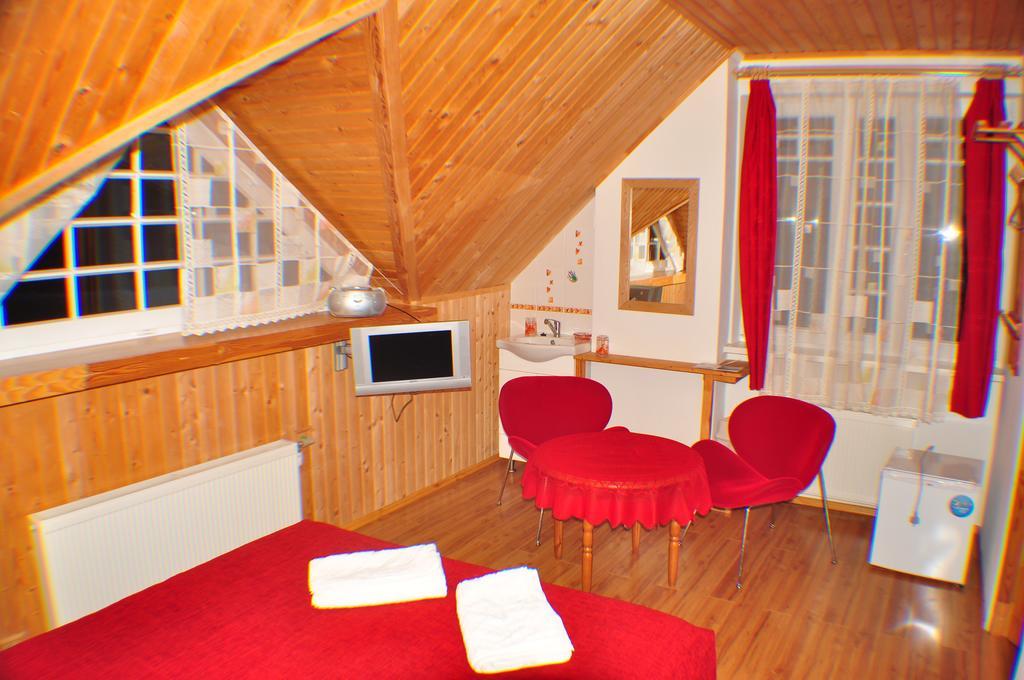 Guesthouse Leiputrija Ādaži Exteriör bild