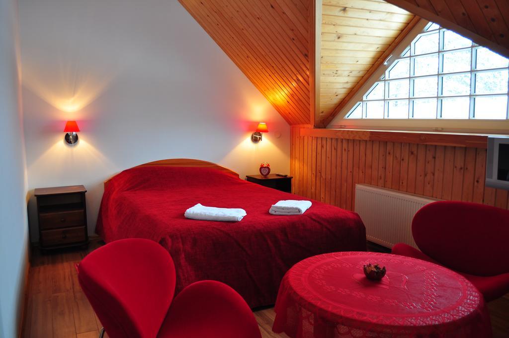 Guesthouse Leiputrija Ādaži Exteriör bild