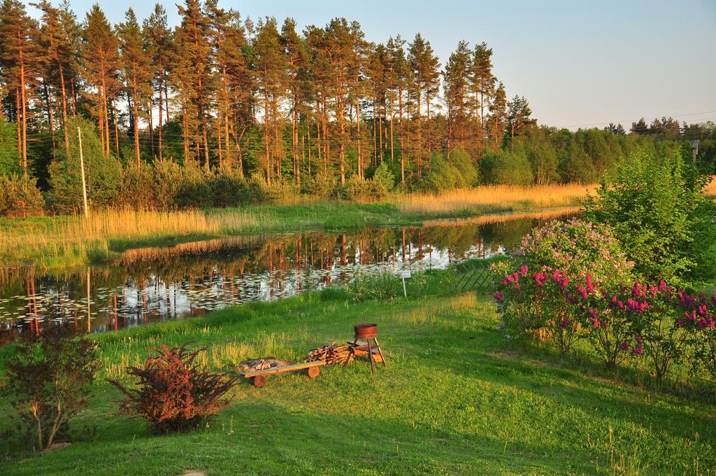 Guesthouse Leiputrija Ādaži Exteriör bild