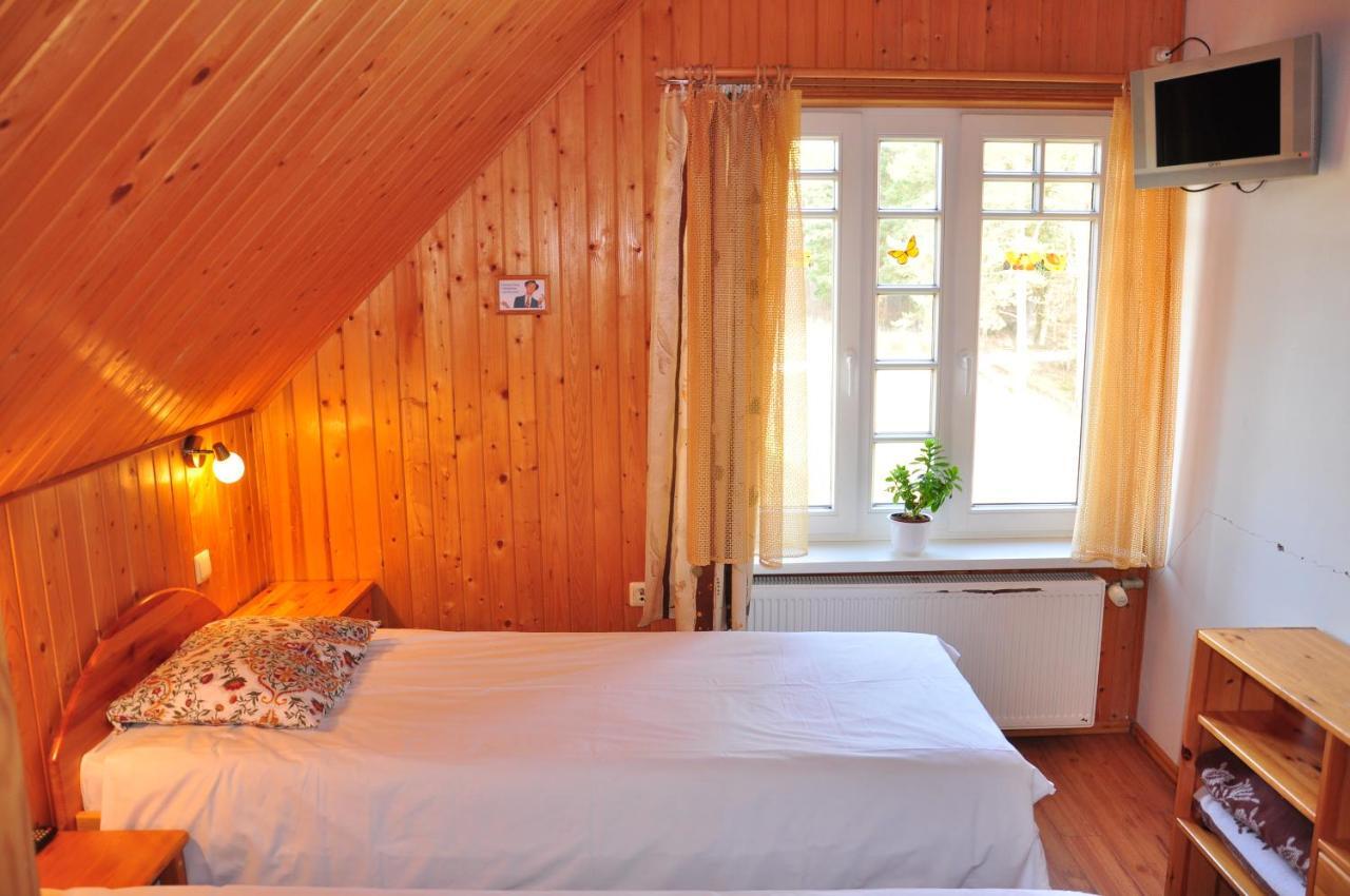 Guesthouse Leiputrija Ādaži Exteriör bild
